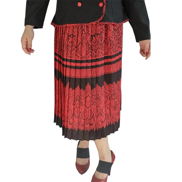 Circa 1970’s MOD Black and Red Blazer & Skirt Set - Picture 5 of 16